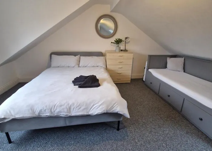 Lovely 3 Bedroom Serviced Apartment In Leytonstone