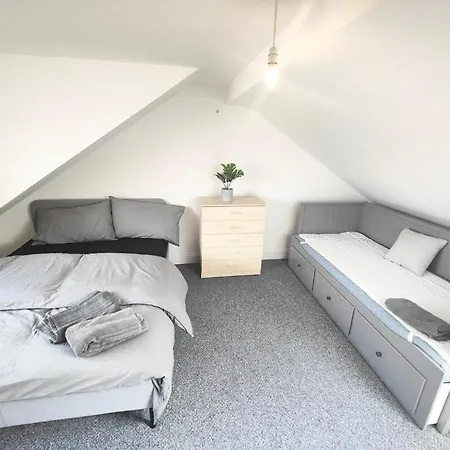 Lovely 3 Bedroom Serviced Apartment In Leytonstone Londres Exterior foto